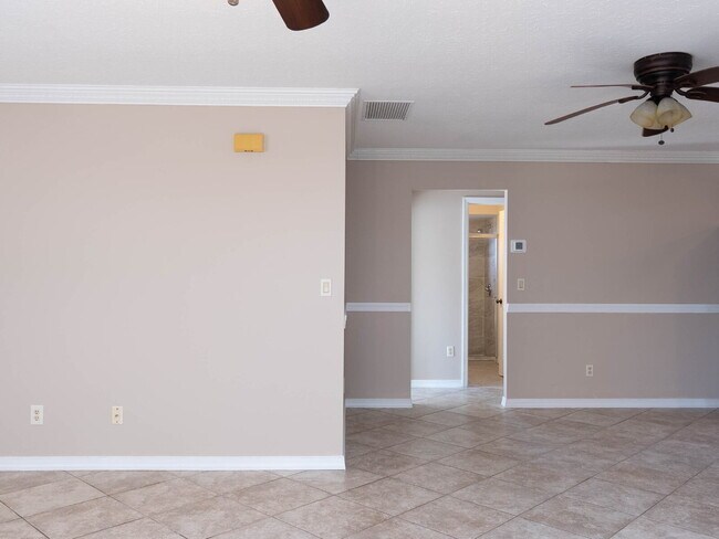 Building Photo - MOVE IN WITH ZERO DEPOSIT - UPDATED 3 BEDROOM HOME IN VENICE