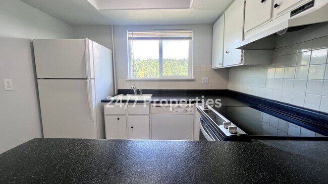 Building Photo - Upper Level 2 BD | 1 BA Apartment w/ Willamette River View - Oregon City