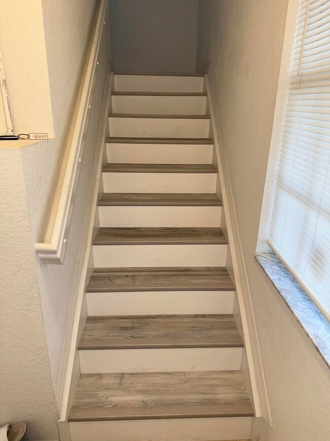 Building Photo - 4890 Bonsai Cir