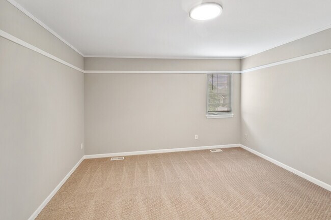 Building Photo - 1320 E Arnold St