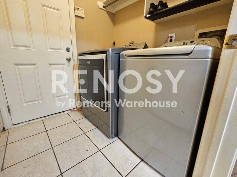 Building Photo - 8807 Vista Springs Dr