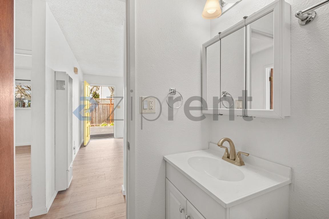 Building Photo - 12 Post St