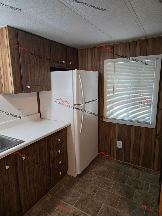 Building Photo - STATUS: AVAILABLE | R255F | $1850