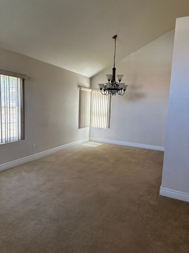 Building Photo - 940 Birmingham Dr