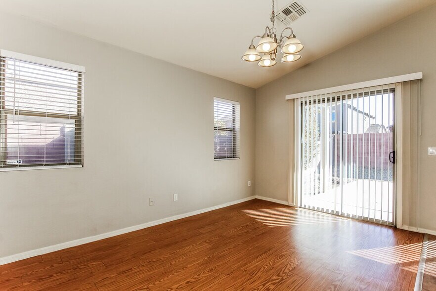 Building Photo - 3329 W Wayland Dr