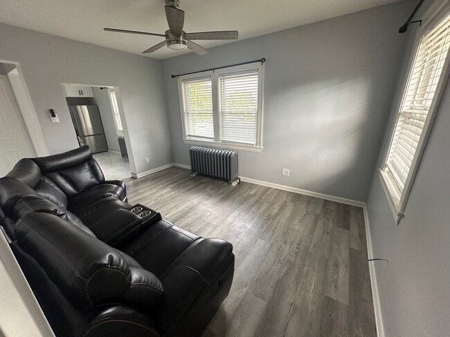 Building Photo - 6 S Monterey Ave