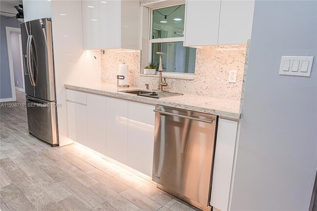 Building Photo - 8107 NW 74th Ave