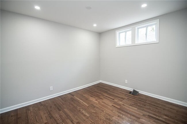 Building Photo - 537 Trabert Ave NW