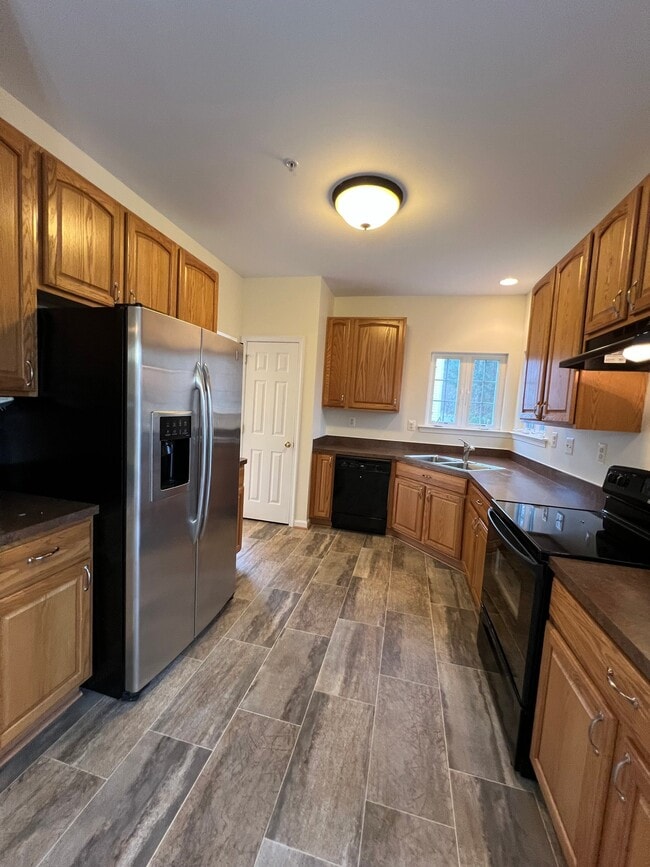 Building Photo - 45593 Pleasant Mill Dr