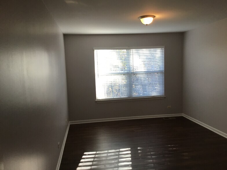 Building Photo - 13 Brian Ct