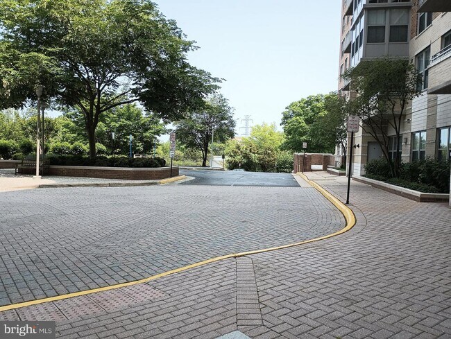 Building Photo - 11800 Sunset Hills Rd