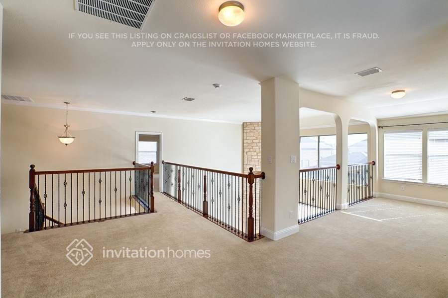 Building Photo - 721 W Talon Dr