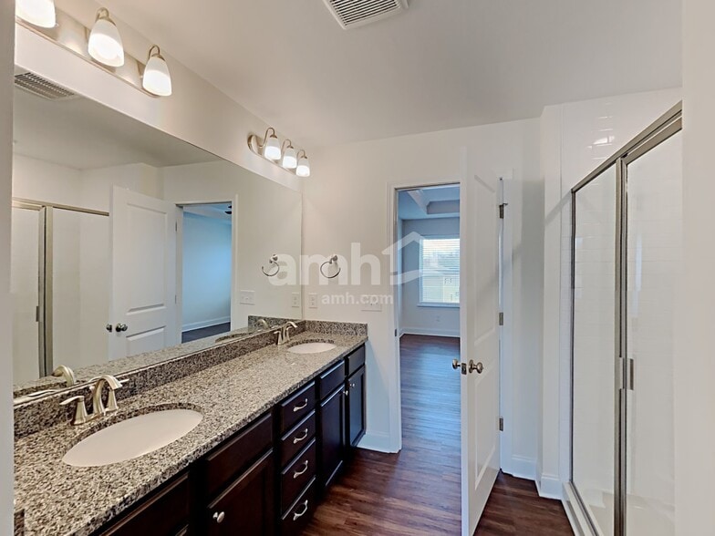 Building Photo - 1114 Amberly Wy