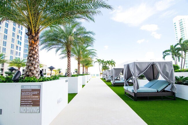 Building Photo - 600 NE 27th St