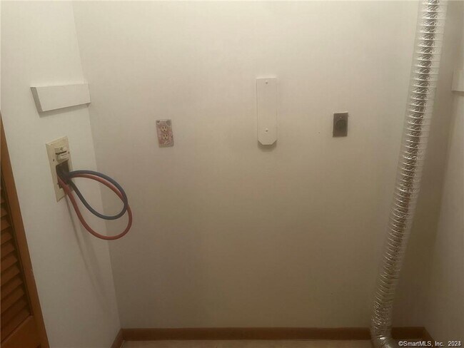 Building Photo - 10 MacIntosh Ln