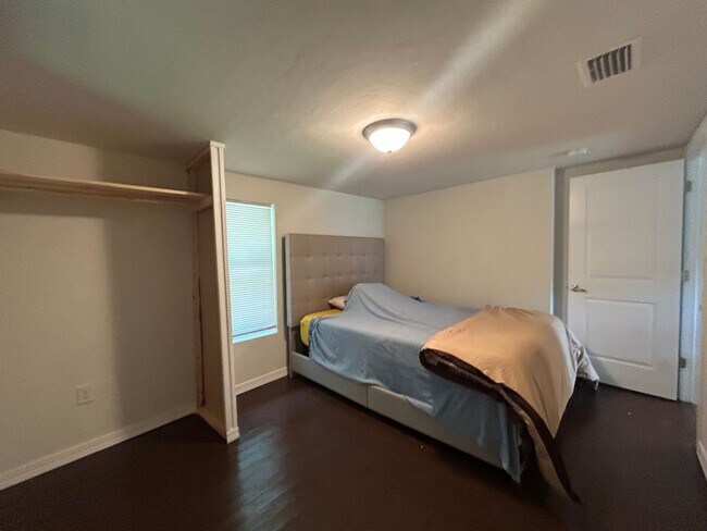 Building Photo - Charming 2 bedroom, 2 bath + bonus office ...