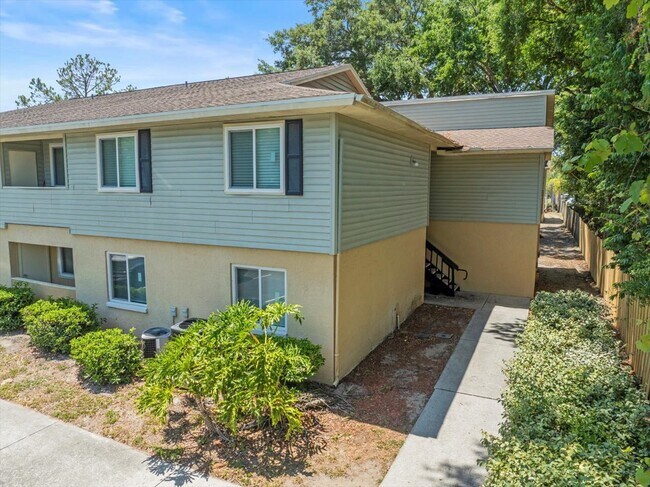 Building Photo - 230 Thorntree Pl