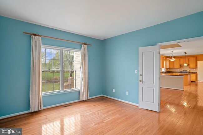 Building Photo - 43513 Lucketts Bridge Cir