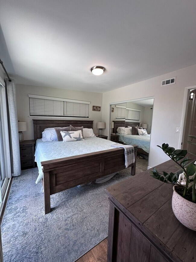 Building Photo - Open Floor Plan in this Stunning 3 bedroom 2 bath home in Imperial Beach!