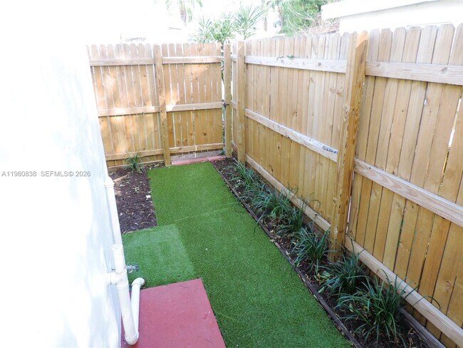 Building Photo - 3134 SW 25th Ter