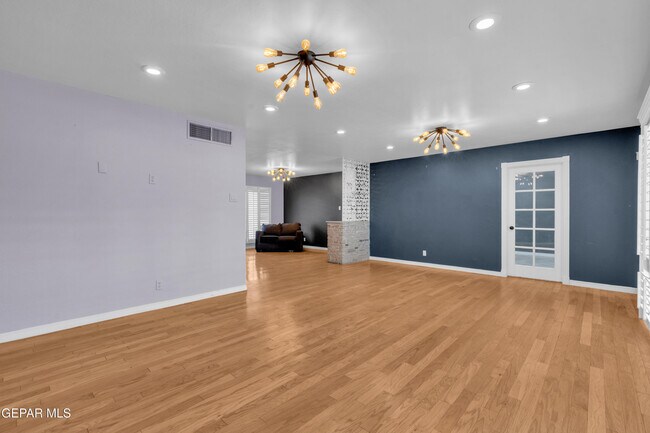Building Photo - 4200 Wallington Dr