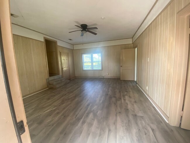 Living room - 5195 Seale Rd
