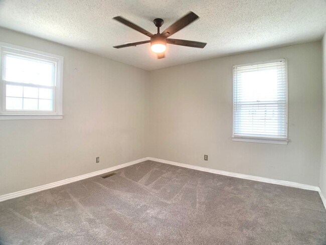 Building Photo - 2707 Dove Ct