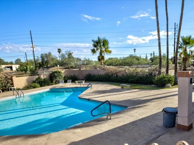 Building Photo - Modern 2 Bedroom 2 Bathroom home with comm...