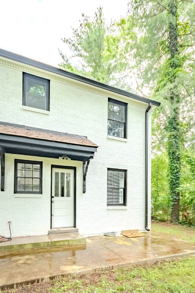 Building Photo - Fantastic 2 Bed, 1 Bath.  Walk to MTSU!