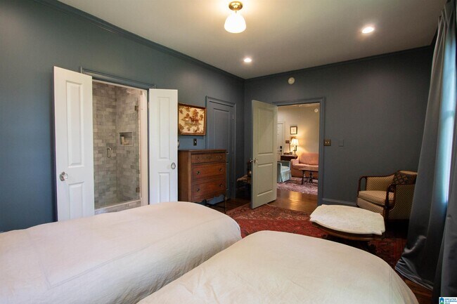Building Photo - 3121 Highland Ave