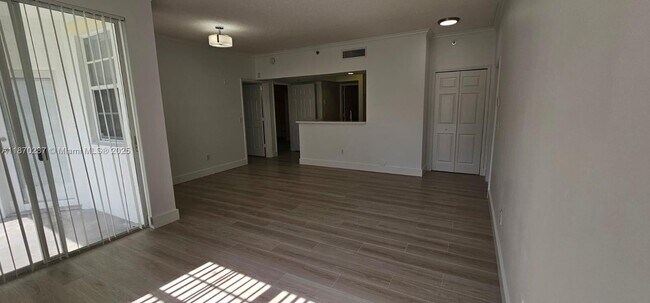 Building Photo - 3205 NE 184th St