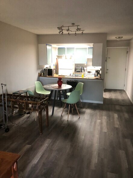 Building Photo - 457 S Memphis Way