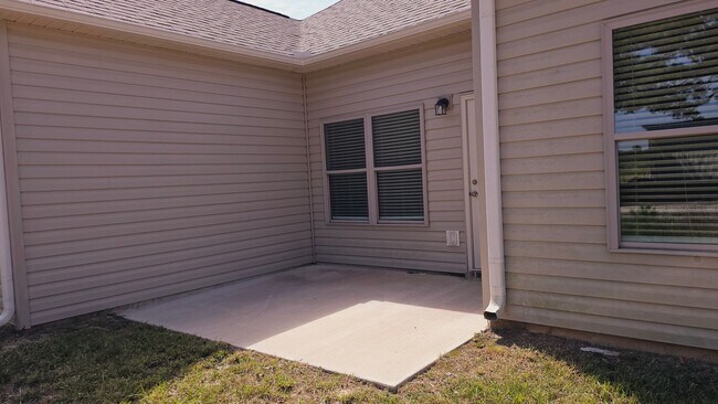 Building Photo - 220 Co Rd 1701