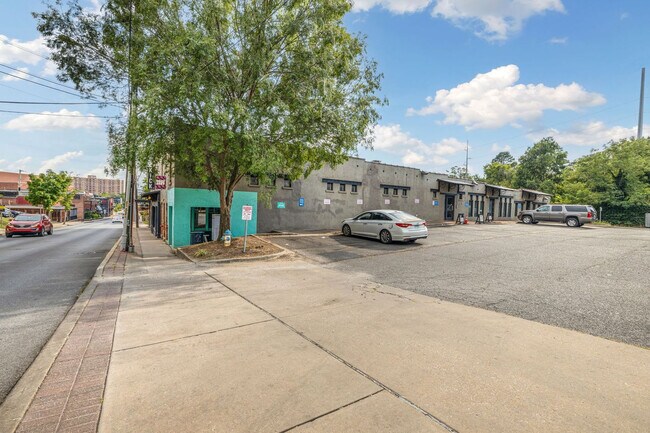 Building Photo - 329 N West Ave