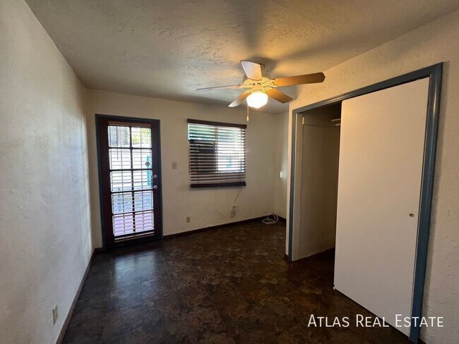 Building Photo - 2730 N Martin Ave