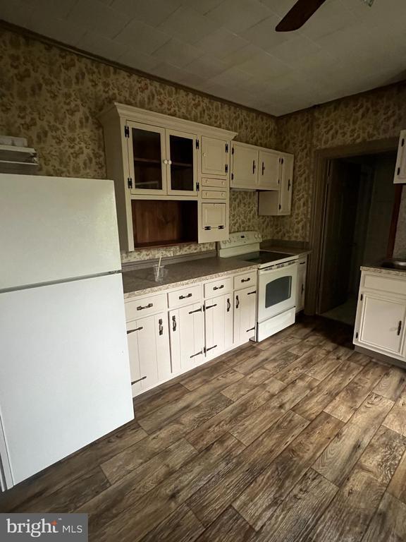 Building Photo - 303 S Baltimore St