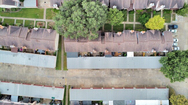 Building Photo - 12400 Brookglade Cir