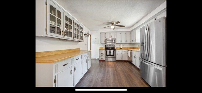 Building Photo - 1820 Whispering Hills Trl