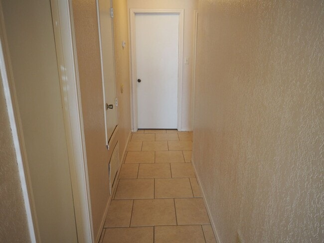 Building Photo - 1401 Hermitage Dr