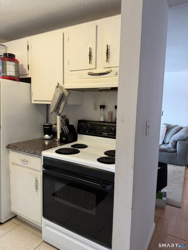 Building Photo - 126 Triangle St