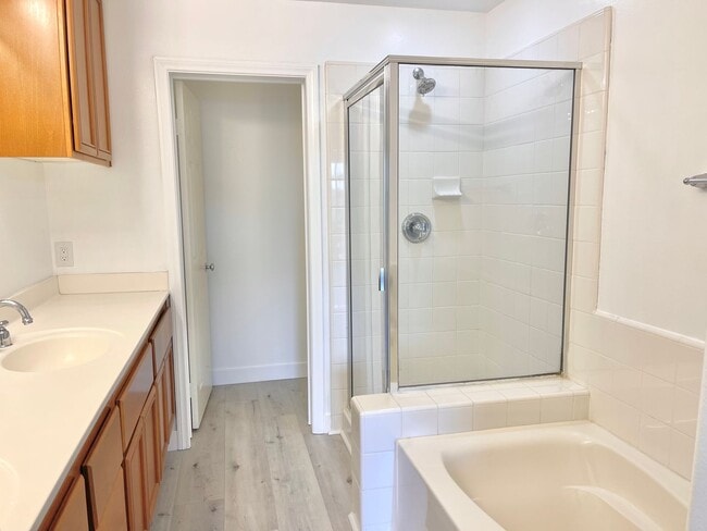 Building Photo - Three Story Four Bedroom 2.5 Bathroom Condo for lease $3,095