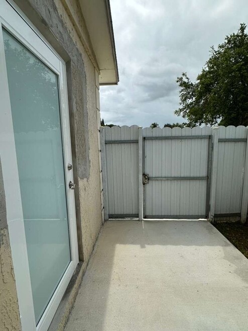 Building Photo - 14510 SW 105th Ave