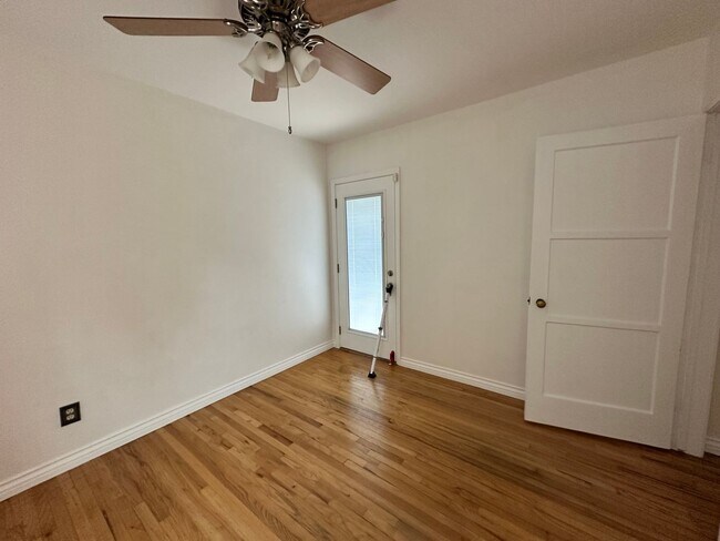 Building Photo - 3 Bedroom Home with Huge Backyard