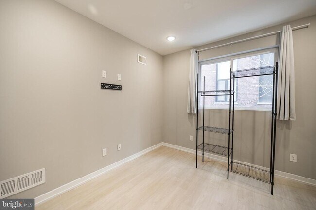 Building Photo - 2428 Jasper St