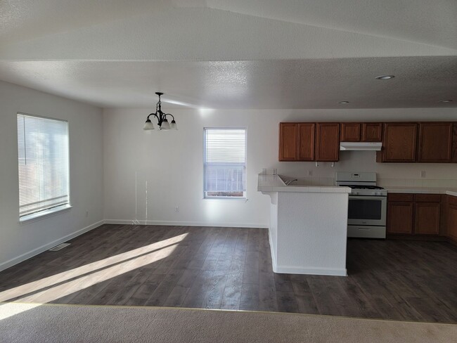 Building Photo - Cute 3 bedroom , 2 bath home on the Fernley Golf Course, $2000 a month, $2100 security deposit