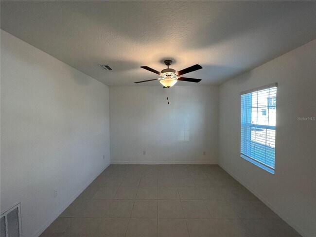 Building Photo - Stunning 5 Bed/2.5 Bath Home in Wesley Chapel with 2869 sq ft - Must See!