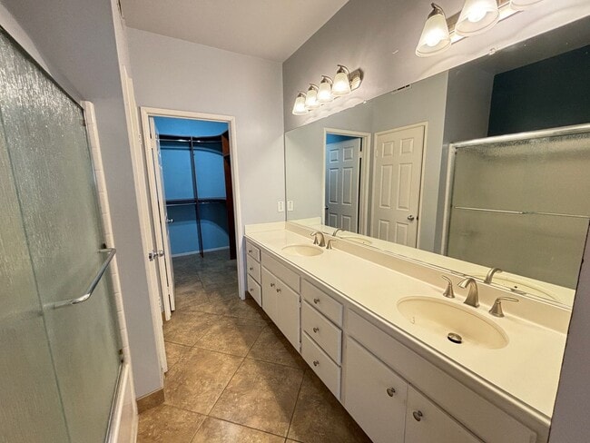 Building Photo - Adorable Anaheim Hills Condo in Prime Loca...