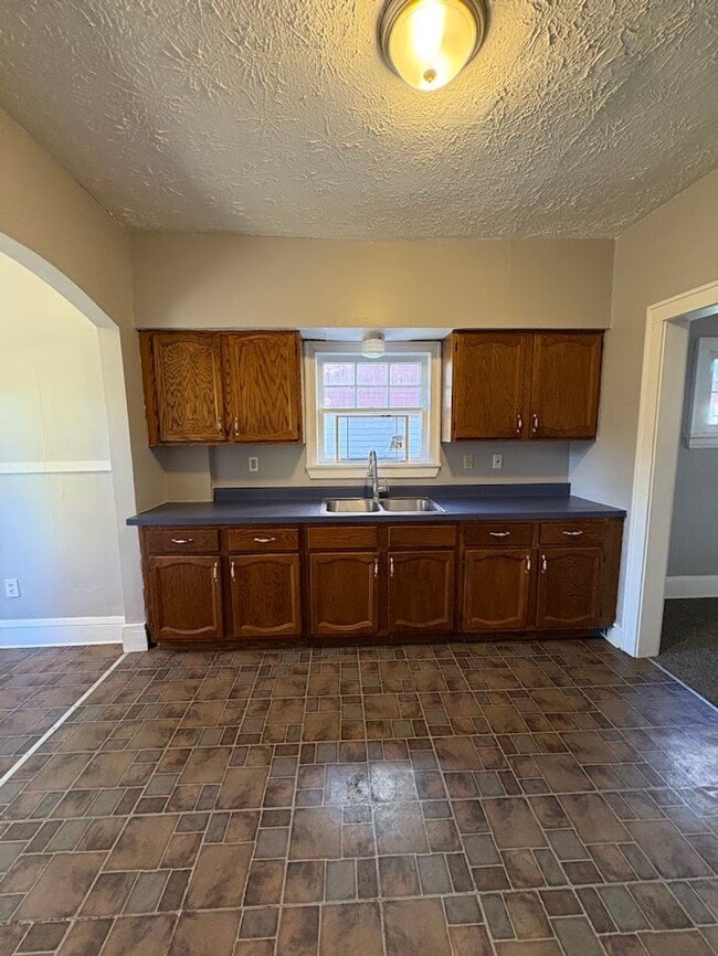 Building Photo - Three bedroom two bathroom home for rent