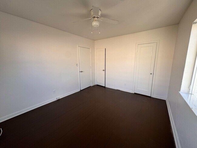 Building Photo - 2515 Avenue E