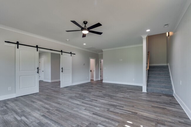 Building Photo - 37 Lakeview Dr